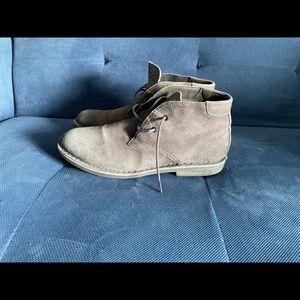 Andrew Marc suede chukka boots
